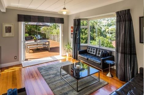 Photo of property in 102 The Parade, Island Bay, Wellington, 6023