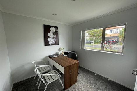 Photo of property in 15 Maypark Crescent, Flat Bush, Auckland, 2016