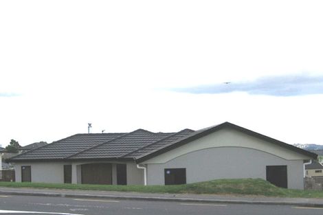 Photo of property in 58 Luckens Road, West Harbour, Auckland, 0618