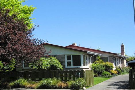 Photo of property in 21 Oakfield Street, Burnside, Christchurch, 8053