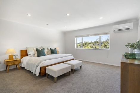 Photo of property in 17 Witton Place, Schnapper Rock, Auckland, 0632