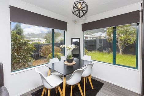 Photo of property in 2 Monarch Grove, Maoribank, Upper Hutt, 5018