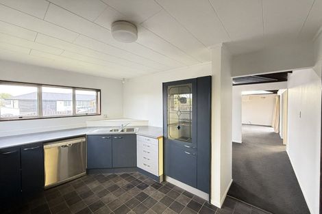 Photo of property in 6 Royal Park Drive, Parklands, Christchurch, 8083