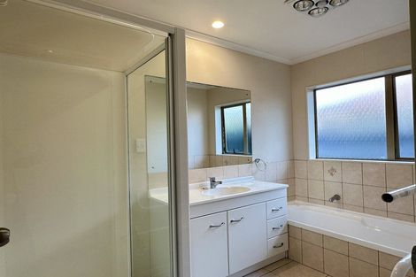 Photo of property in 10 Brosna Place, East Tamaki, Auckland, 2016