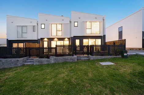 Photo of property in 2/18 Handley Avenue, Narrow Neck, Auckland, 0624