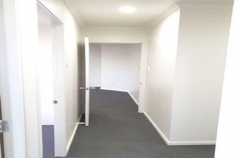 Photo of property in 10 Piriti Place, Weymouth, Auckland, 2103