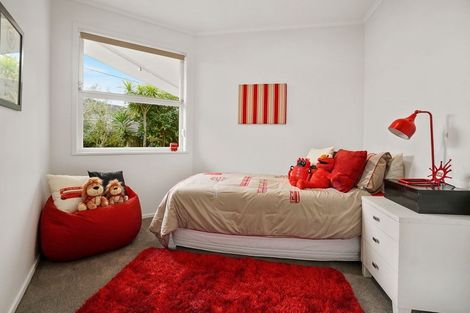 Photo of property in 1/332 East Coast Road, Sunnynook, Auckland, 0632