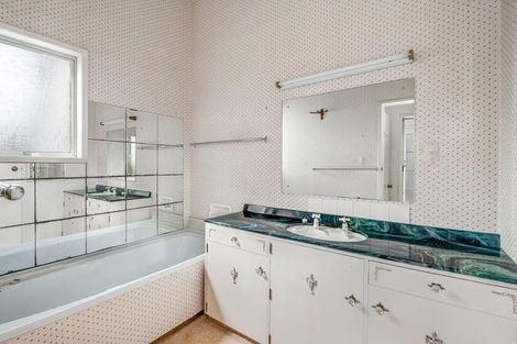 Photo of property in 330 East Coast Road, Sunnynook, Auckland, 0632