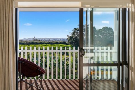 Photo of property in 27 Carder Court, Hobsonville, Auckland, 0618
