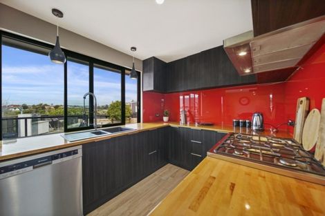 Photo of property in 147 Edgewater Drive, Pakuranga, Auckland, 2010