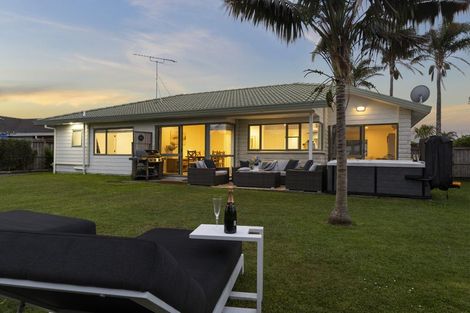 Photo of property in 22 Lakeside Drive, Orewa, 0931