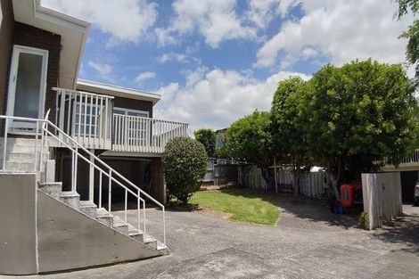 Photo of property in 2/6 Rothesay Bay Road, Rothesay Bay, Auckland, 0630