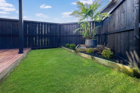 Photo of property in 19 Konoba Avenue, Kumeu, 0810
