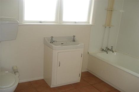 Photo of property in 2/11 Arcadia Crescent, Bayview, Auckland, 0629