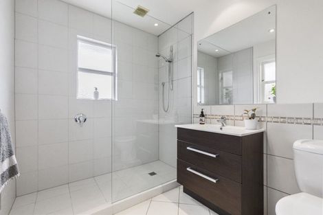 Photo of property in 291 Lake Road, Hauraki, Auckland, 0622