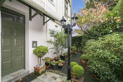 Photo of property in 16a Hadfield Terrace, Kelburn, Wellington, 6012