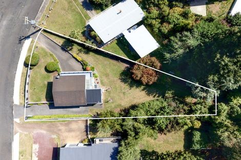 Photo of property in 32 Tremaine Avenue, Two Mile Bay, Taupo, 3330