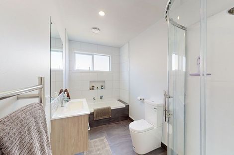 Photo of property in 92 Silverstream Road, Crofton Downs, Wellington, 6035