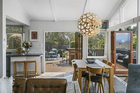 Photo of property in 1 Besley Place, Acacia Bay, Taupo, 3330