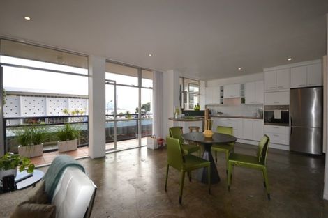 Photo of property in Dorchester Apartments, 144 Oriental Parade, Oriental Bay, Wellington, 6011