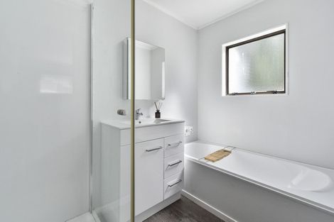 Photo of property in 12 Seaward Place, Wattle Downs, Auckland, 2103