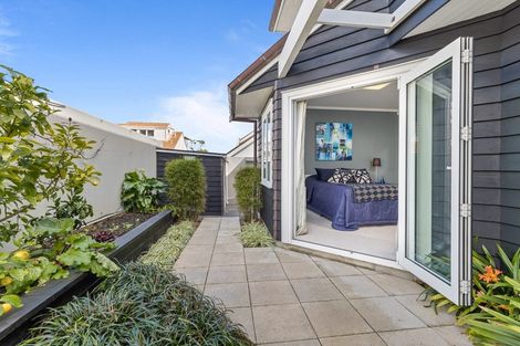 Photo of property in 5a Marine Terrace, Bayswater, Auckland, 0622