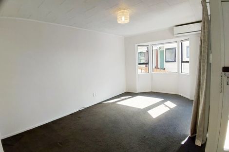 Photo of property in 2/1 Landsdale Place, Massey, Auckland, 0614