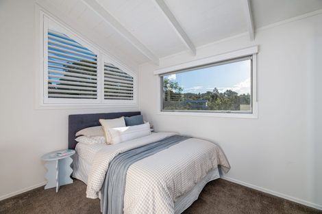 Photo of property in 22 Woodfern Crescent, Titirangi, Auckland, 0604