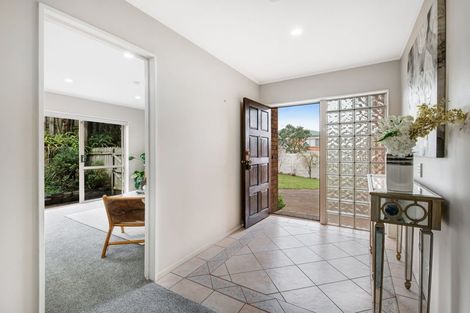 Photo of property in 36 Woodstock Road, Forrest Hill, Auckland, 0620