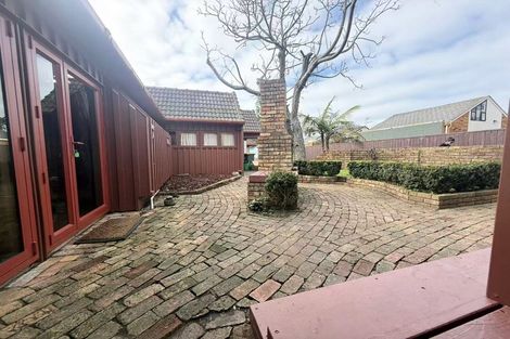 Photo of property in 7b The Esplanade, Eastern Beach, Auckland, 2012