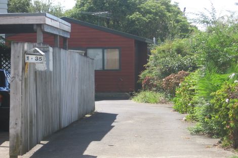 Photo of property in 1/35 Greenslade Crescent, Northcote, Auckland, 0627