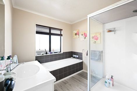 Photo of property in 28 Diomede Glade, Flagstaff, Hamilton, 3210