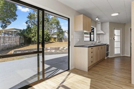 Photo of property in 6 Pureora Place, Clendon Park, Auckland, 2103