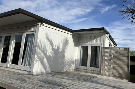 Photo of property in 2/17a Hillcrest Avenue, Hillcrest, Auckland, 0627