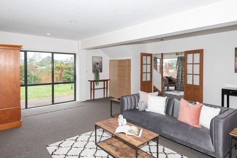 Photo of property in 6 Maracas Crescent, Grenada Village, Wellington, 6037