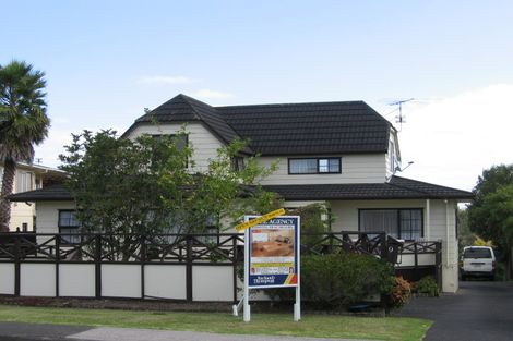 Photo of property in 2/9 Drome View Place, Beach Haven, Auckland, 0626