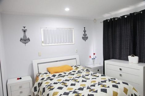 Photo of property in 22 Ashmere Lane, Weymouth, Auckland, 2103