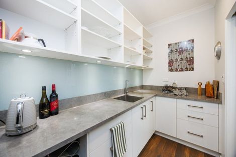 Photo of property in 12 Fleetwood Lane, Turitea, Palmerston North, 4472