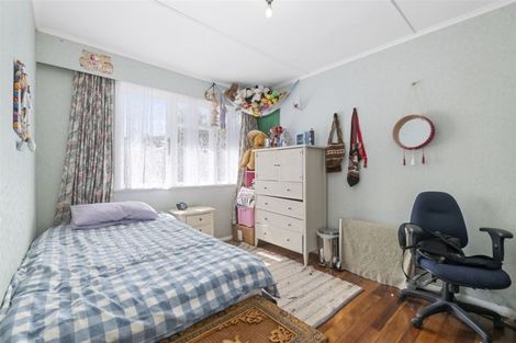 Photo of property in 18 Cornwall Crescent, Cannons Creek, Porirua, 5024