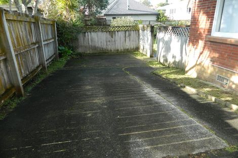 Photo of property in 2/6 Keldale Place, Forrest Hill, Auckland, 0620