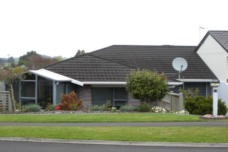 Photo of property in 14 Sandel Rise, Merrilands, New Plymouth, 4312