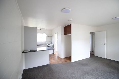 Photo of property in 2/587 Glenfield Road, Totara Vale, Auckland, 0629