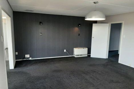 Photo of property in 35 Nevada Drive, Merrilands, New Plymouth, 4312