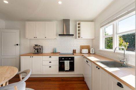 Photo of property in 28 Coates Street, Tawa, Wellington, 5028