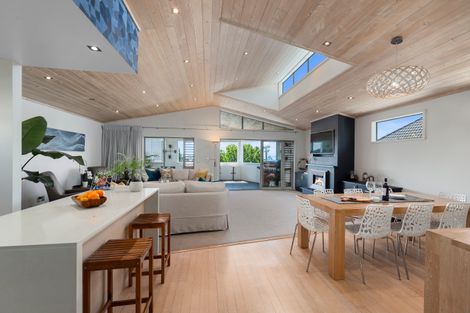 Photo of property in 1/33 Braemar Road, Rothesay Bay, Auckland, 0630