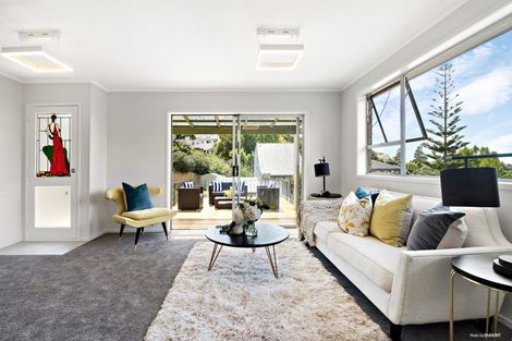 Photo of property in 2/7 Malters Place, Browns Bay, Auckland, 0630