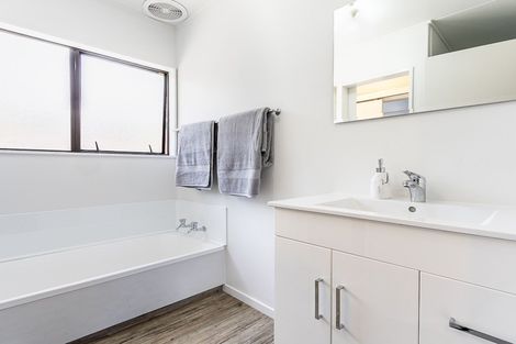 Photo of property in 23 Hookway Grove, Paraparaumu, 5032