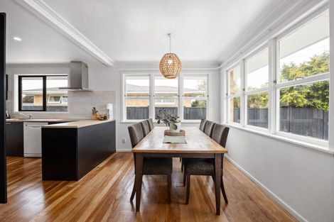 Photo of property in 11 Sandwich Road, St Andrews, Hamilton, 3200