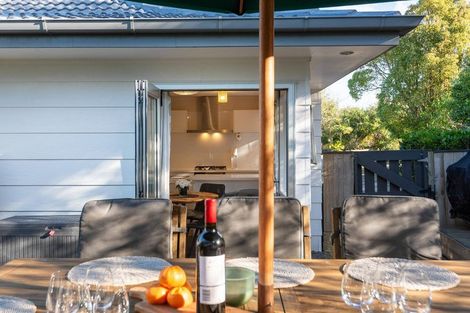 Photo of property in 1/6 Phillipa Place, Browns Bay, Auckland, 0630