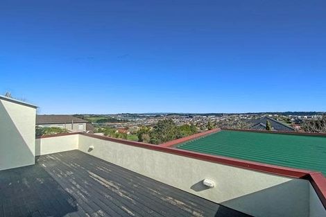 Photo of property in 24 Taroka Close, Pinehill, Auckland, 0632